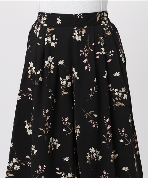 LBC（エルビーシー）の「花柄タックスカンツ                    （その他パンツ・レディース・ブラック/ネイビー・MEDIUM）」の6枚目の写真