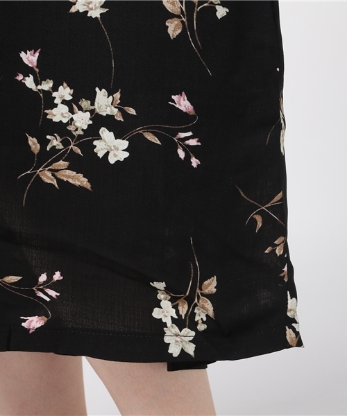 LBC（エルビーシー）の「花柄タックスカンツ                    （その他パンツ・レディース・ブラック/ネイビー・MEDIUM）」の8枚目の写真