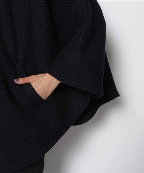 MILKFED.(ミルクフェド)の「GROSGRAIN PONCHO(ポンチョ・レディース・ベージュ/ネイビー・ONE SIZE)」の7枚目の写真