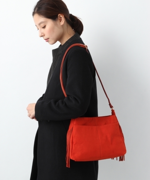 LEPSIM（レプシィム）の「フェイクスウェードフリンジショルダーバッグ　775772（ショルダーバッグ・レディース・ブラック/オレンジ/グリーン/キャメル・ONE SIZE）」の4枚目の写真