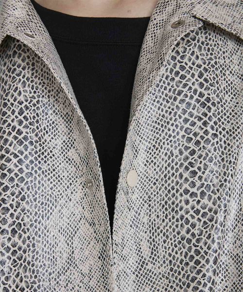 NOISE MAKER(ノイズメーカー)の「フロント蛇柄ロングコーチジャケット(その他アウター・メンズ・アイボリー・MEDIUM/LARGE/X-LARGE)」の6枚目の写真