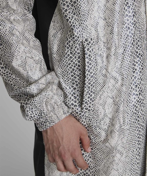 NOISE MAKER(ノイズメーカー)の「フロント蛇柄ロングコーチジャケット(その他アウター・メンズ・アイボリー・MEDIUM/LARGE/X-LARGE)」の7枚目の写真