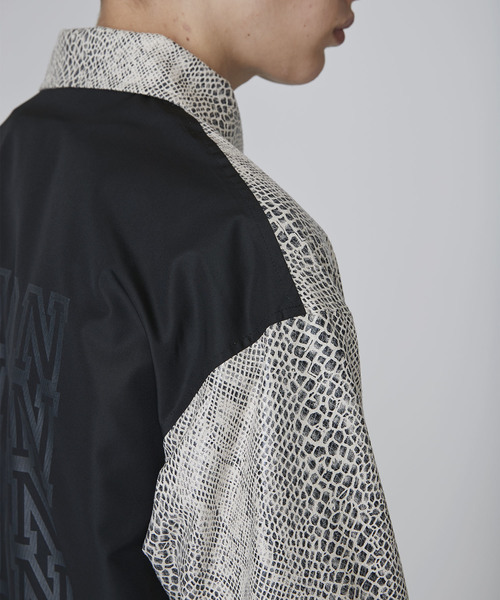 NOISE MAKER(ノイズメーカー)の「フロント蛇柄ロングコーチジャケット(その他アウター・メンズ・アイボリー・MEDIUM/LARGE/X-LARGE)」の10枚目の写真