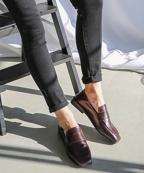 select MOCA（セレクトモカ）の「ベルトローファー(フェイクレザーローヒールタイプスクエアトゥローファー)（ローファー・レディース・ブラック/ブラウン・SMALL/MEDIUM/LARGE）」の2枚目の写真