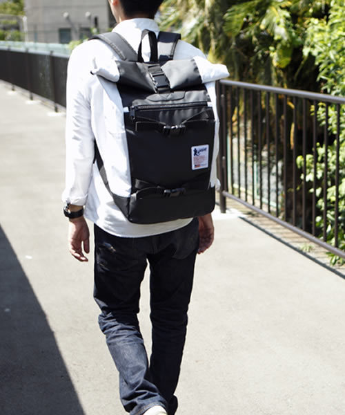 larkins(ラーキンス)の「LARKiNS(ラーキンス) ロールバックパック 20L LKPM-08(バックパック/リュック・メンズ・ブラック/ネイビー/カモフラージュ/ホワイト・ONE SIZE)」の2枚目の写真