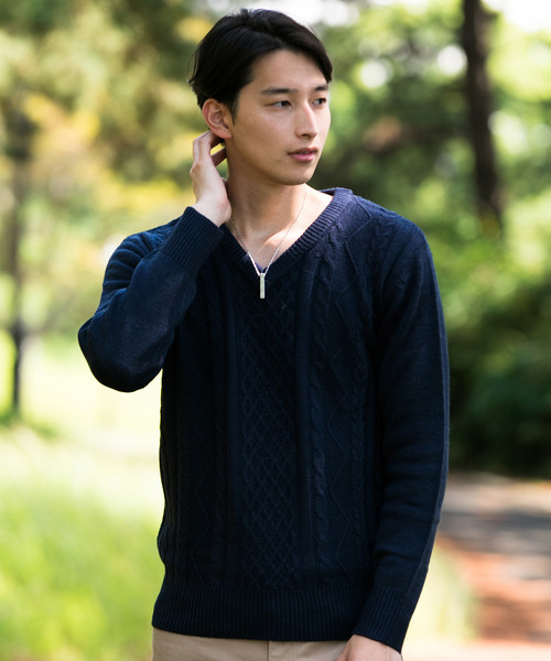 TopIsm(トップイズム)の「ケーブル編みVネックニットセーター(ニット/セーター・メンズ・ホワイト/ブラック/ネイビー/グレー/ブラック系その他・LL/M/L)」の5枚目の写真