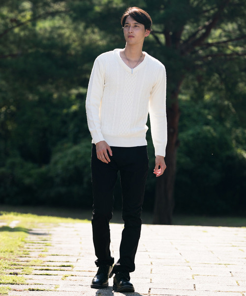 TopIsm(トップイズム)の「ケーブル編みVネックニットセーター(ニット/セーター・メンズ・ホワイト/ブラック/ネイビー/グレー/ブラック系その他・LL/M/L)」の8枚目の写真
