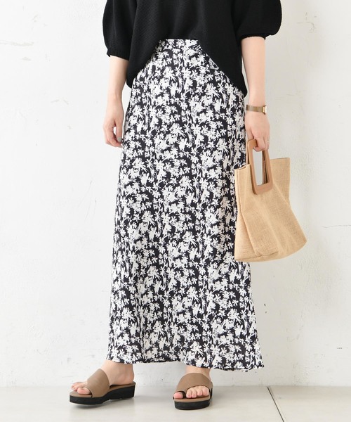 DouDou(ドゥドゥ)の「フラワープリントスカート(スカート・レディース・ブラック/ピンク/グリーン・38/36)」の12枚目の写真