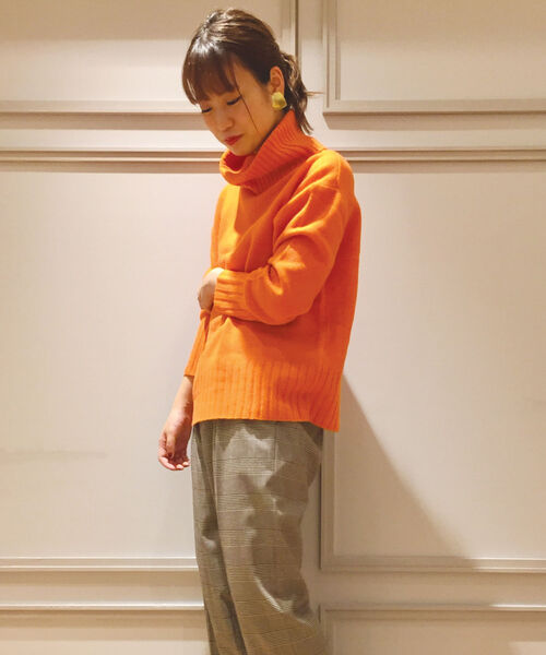 NOLLEY’S（ノーリーズ）の「カシミヤブレンド天竺タートルプルオーバーニット（ニット/セーター・レディース・オレンジ/オフホワイト/ライトグレー/キャメル・38）」の17枚目の写真