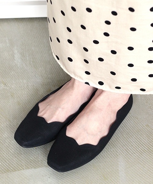 JELLY BEANS（ジェリービーンズ）の「【Made in Japan】フラワーカットスクエアトゥフラット(130-3420)JELLY BEANS(ジェリービーンズ)（パンプス・レディース・ブラック/ブラウン/グリーン/ラベンダー・23/24/22.5/24.5/23.5）」の2枚目の写真