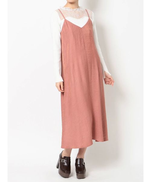 dazzlin（ダズリン）の「サテンＶキャミワンピース（ワンピース・レディース・オフホワイト/ピンク/グリーン/ブラウン/ベージュ・FREE）」の5枚目の写真