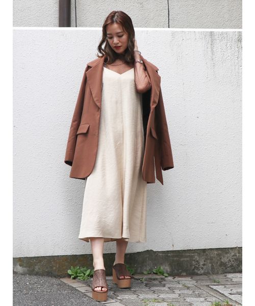 dazzlin（ダズリン）の「サテンＶキャミワンピース（ワンピース・レディース・オフホワイト/ピンク/グリーン/ブラウン/ベージュ・FREE）」の6枚目の写真