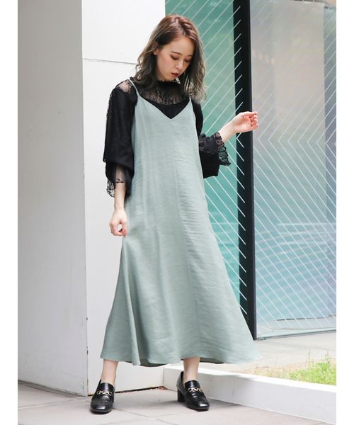 dazzlin（ダズリン）の「サテンＶキャミワンピース（ワンピース・レディース・オフホワイト/ピンク/グリーン/ブラウン/ベージュ・FREE）」の15枚目の写真