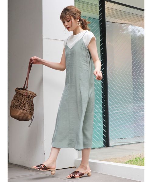 dazzlin（ダズリン）の「サテンＶキャミワンピース（ワンピース・レディース・オフホワイト/ピンク/グリーン/ブラウン/ベージュ・FREE）」の13枚目の写真