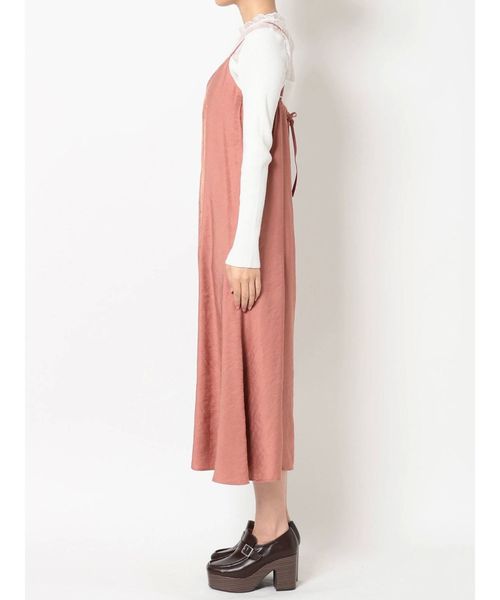 dazzlin（ダズリン）の「サテンＶキャミワンピース（ワンピース・レディース・オフホワイト/ピンク/グリーン/ブラウン/ベージュ・FREE）」の16枚目の写真