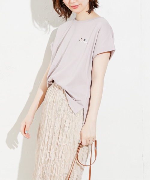 natural couture（ナチュラルクチュール）の「HOMEミニガール刺繍T（Tシャツ/カットソー・レディース・オフホワイト/ラベンダー/ナチュラル/スミクロ・FREE）」の4枚目の写真