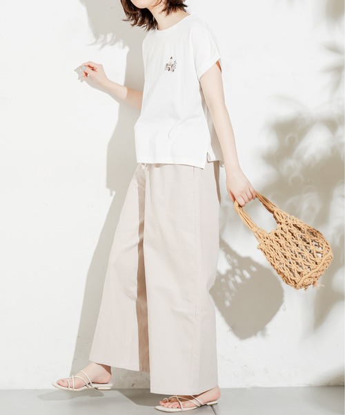 natural couture（ナチュラルクチュール）の「HOMEミニガール刺繍T（Tシャツ/カットソー・レディース・オフホワイト/ラベンダー/ナチュラル/スミクロ・FREE）」の5枚目の写真