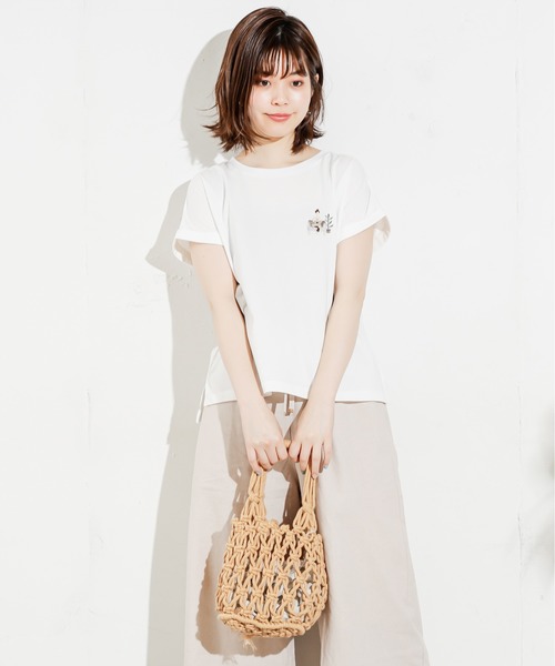 natural couture（ナチュラルクチュール）の「HOMEミニガール刺繍T（Tシャツ/カットソー・レディース・オフホワイト/ラベンダー/ナチュラル/スミクロ・FREE）」の6枚目の写真