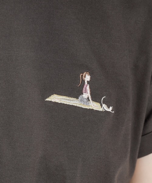 natural couture（ナチュラルクチュール）の「HOMEミニガール刺繍T（Tシャツ/カットソー・レディース・オフホワイト/ラベンダー/ナチュラル/スミクロ・FREE）」の12枚目の写真