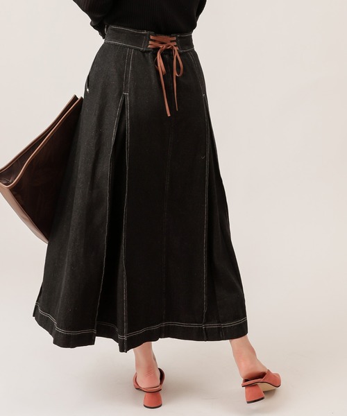natural couture（ナチュラルクチュール）の「配色ステッチバックレースアップデニムスカート（スカート・レディース・ブラック/ブラウン/ブルー・FREE）」の2枚目の写真