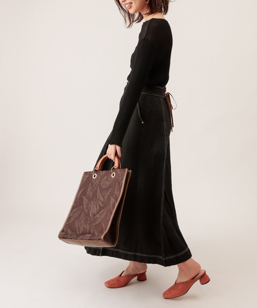 natural couture（ナチュラルクチュール）の「配色ステッチバックレースアップデニムスカート（スカート・レディース・ブラック/ブラウン/ブルー・FREE）」の4枚目の写真