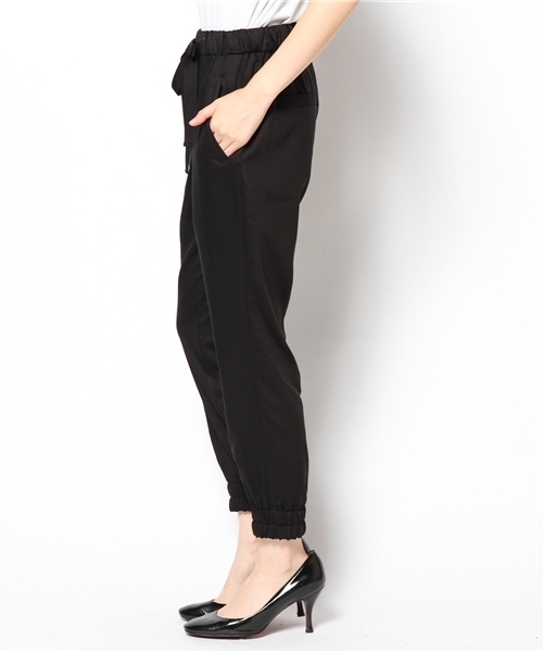 Tiara（ティアラ）の「裾ゴムイージーパンツ（その他パンツ・レディース・ブラック/ベージュ/ネイビー・2/3）」の5枚目の写真
