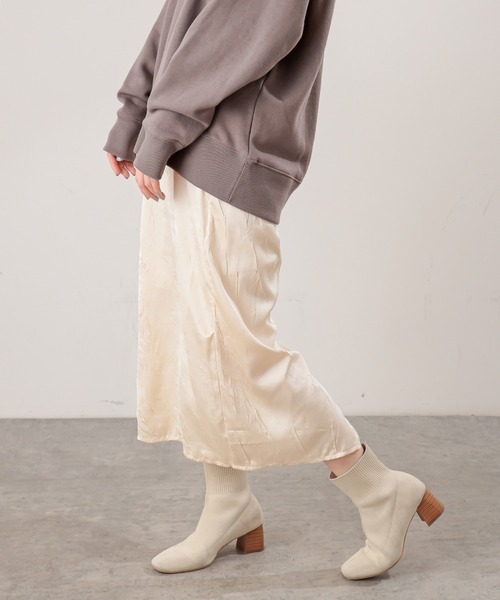 natural couture(ナチュラルクチュール)の「ちょっとモードなワッシャーサテンスカート(スカート・レディース・ブラック/ブルー/アイボリー・FREE)」の4枚目の写真