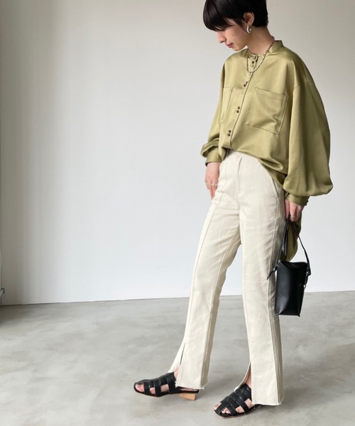 NEUNA（ヌナ）の「センタープレススリットセミワイドデニムパンツ（デニムパンツ・レディース・ブラック/アイボリー・MEDIUM/SMALL/LARGE）」の4枚目の写真