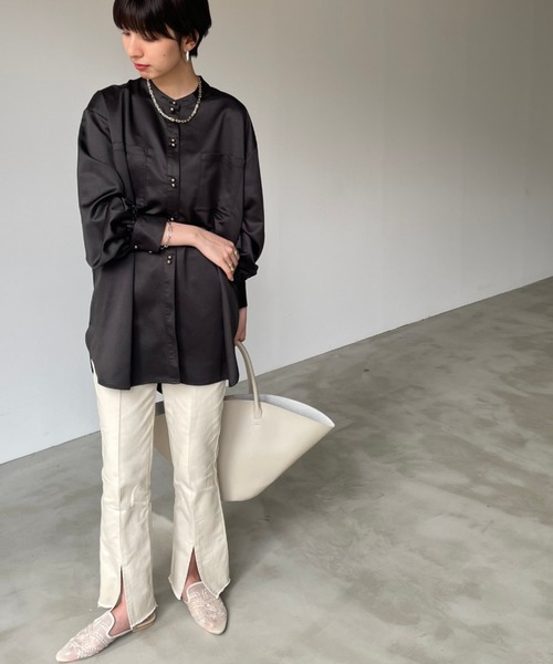 NEUNA（ヌナ）の「センタープレススリットセミワイドデニムパンツ（デニムパンツ・レディース・ブラック/アイボリー・MEDIUM/SMALL/LARGE）」の19枚目の写真