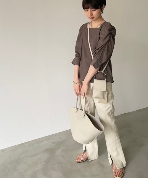 NEUNA（ヌナ）の「センタープレススリットセミワイドデニムパンツ（デニムパンツ・レディース・ブラック/アイボリー・MEDIUM/SMALL/LARGE）」の5枚目の写真