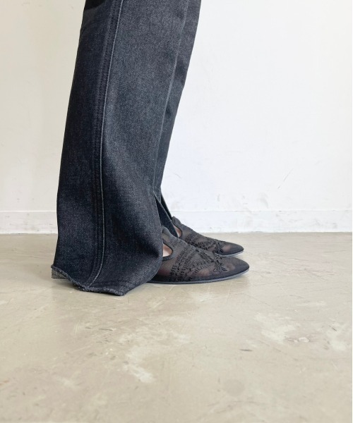 NEUNA（ヌナ）の「センタープレススリットセミワイドデニムパンツ（デニムパンツ・レディース・ブラック/アイボリー・MEDIUM/SMALL/LARGE）」の21枚目の写真