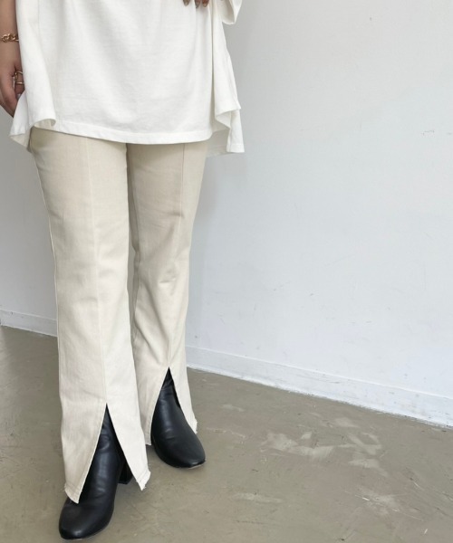 NEUNA（ヌナ）の「センタープレススリットセミワイドデニムパンツ（デニムパンツ・レディース・ブラック/アイボリー・MEDIUM/SMALL/LARGE）」の12枚目の写真