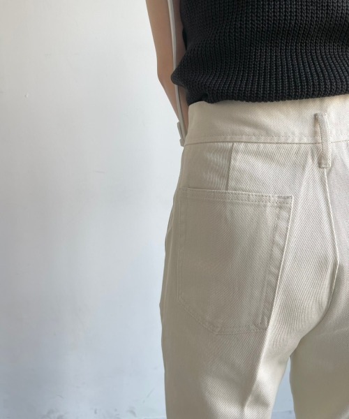 NEUNA（ヌナ）の「センタープレススリットセミワイドデニムパンツ（デニムパンツ・レディース・ブラック/アイボリー・MEDIUM/SMALL/LARGE）」の3枚目の写真