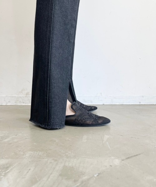 NEUNA（ヌナ）の「センタープレススリットセミワイドデニムパンツ（デニムパンツ・レディース・ブラック/アイボリー・MEDIUM/SMALL/LARGE）」の8枚目の写真