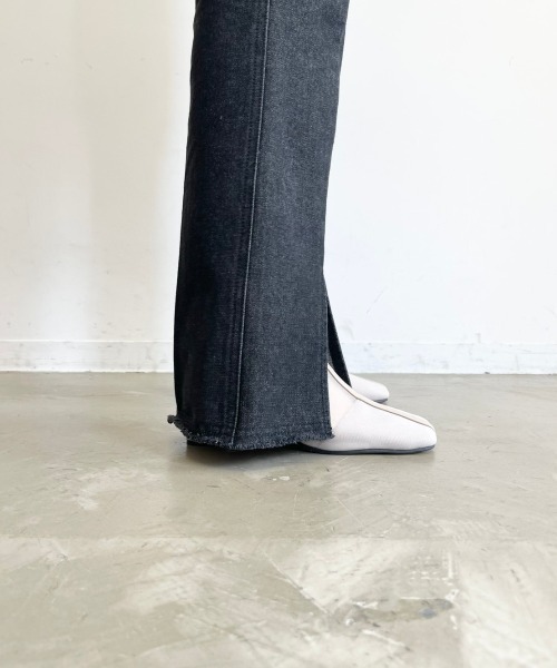 NEUNA（ヌナ）の「センタープレススリットセミワイドデニムパンツ（デニムパンツ・レディース・ブラック/アイボリー・MEDIUM/SMALL/LARGE）」の16枚目の写真