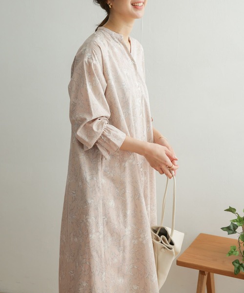 URBAN RESEARCH DOORS（アーバンリサーチドアーズ）の「フラワープリントワンピース（ワンピース・レディース・ベージュ系その他/ピンクベージュ・ONE）」の6枚目の写真