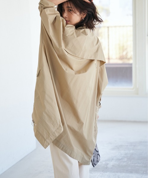 RIVE DROITE（リヴドロワ）の「ペーパータフタポンチョコート（ナイロンジャケット・レディース・ベージュ/ネイビー・FREE）」の2枚目の写真
