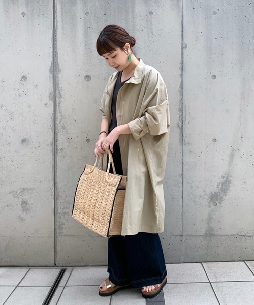 RIVE DROITE（リヴドロワ）の「ペーパータフタポンチョコート（ナイロンジャケット・レディース・ベージュ/ネイビー・FREE）」の3枚目の写真