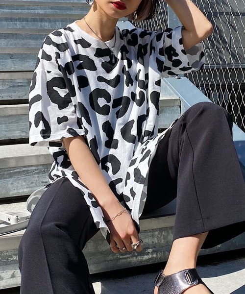 PAGEBOY（ページボーイ）の「BIGTシャツSS（Tシャツ/カットソー・レディース・グレイッシュベージュ/ブラック/オフホワイト/レオパード・FREE）」の4枚目の写真