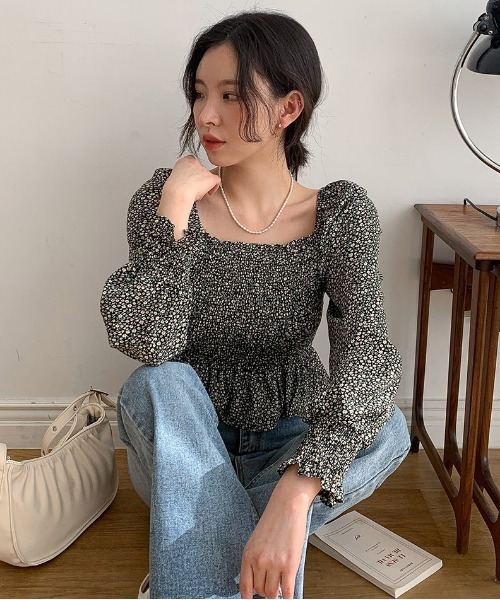 merongshop（メロンショップ）の「MERONGSHOP クロップドフラワーブラウス（Tシャツ/カットソー・レディース・ブラック・FREE）」の3枚目の写真