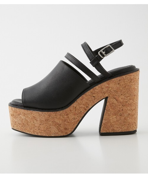 AZUL by moussy（アズールバイマウジー）の「CROSS STRAP DEGIGN SANDALS/クロスストラップデザインサンダル（サンダル・レディース・ブラック/ライトベージュ・SMALL/MEDIUM/LARGE）」の3枚目の写真