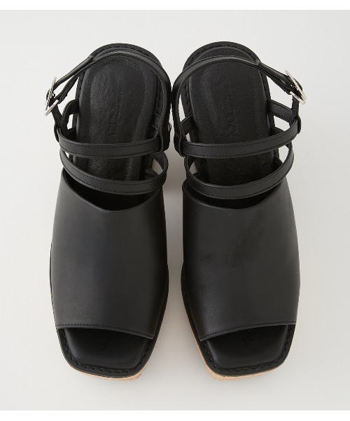 AZUL by moussy（アズールバイマウジー）の「CROSS STRAP DEGIGN SANDALS/クロスストラップデザインサンダル（サンダル・レディース・ブラック/ライトベージュ・SMALL/MEDIUM/LARGE）」の5枚目の写真