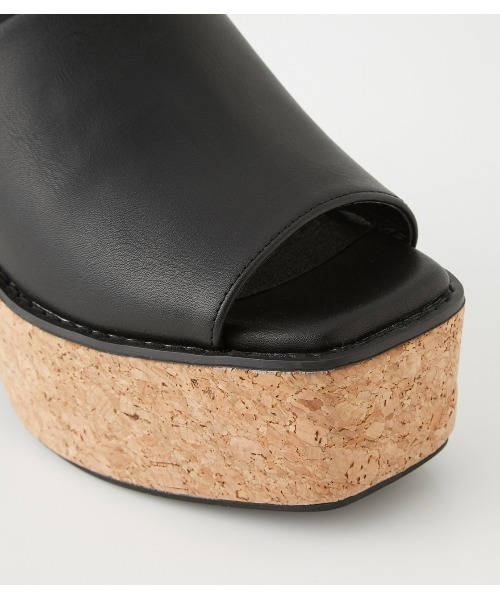 AZUL by moussy（アズールバイマウジー）の「CROSS STRAP DEGIGN SANDALS/クロスストラップデザインサンダル（サンダル・レディース・ブラック/ライトベージュ・SMALL/MEDIUM/LARGE）」の7枚目の写真