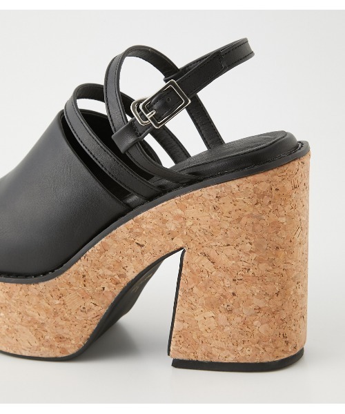 AZUL by moussy（アズールバイマウジー）の「CROSS STRAP DEGIGN SANDALS/クロスストラップデザインサンダル（サンダル・レディース・ブラック/ライトベージュ・SMALL/MEDIUM/LARGE）」の11枚目の写真