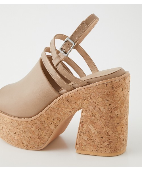 AZUL by moussy（アズールバイマウジー）の「CROSS STRAP DEGIGN SANDALS/クロスストラップデザインサンダル（サンダル・レディース・ブラック/ライトベージュ・SMALL/MEDIUM/LARGE）」の12枚目の写真