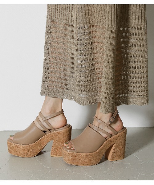 AZUL by moussy（アズールバイマウジー）の「CROSS STRAP DEGIGN SANDALS/クロスストラップデザインサンダル（サンダル・レディース・ブラック/ライトベージュ・SMALL/MEDIUM/LARGE）」の15枚目の写真