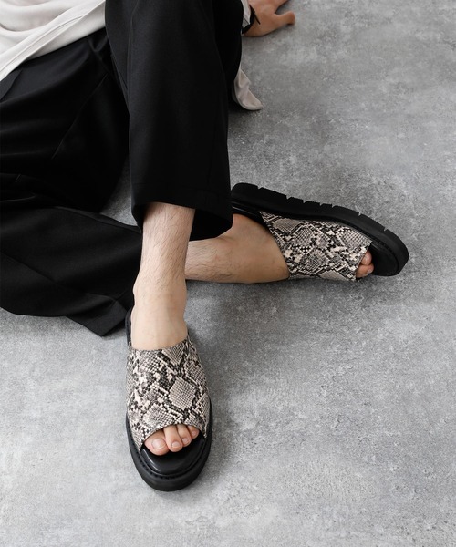 RAGEBLUE（レイジブルー）の「ボリュームソール/スライドサンダル/950647（サンダル・メンズ・ブラック/パイソン・MEDIUM/LARGE）」の5枚目の写真