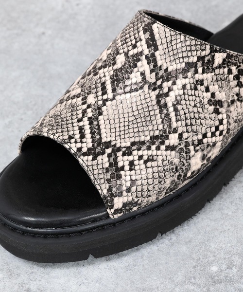 RAGEBLUE（レイジブルー）の「ボリュームソール/スライドサンダル/950647（サンダル・メンズ・ブラック/パイソン・MEDIUM/LARGE）」の11枚目の写真