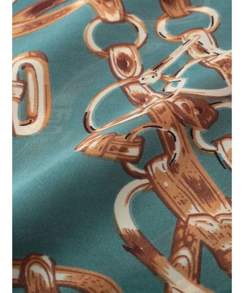 RESEXXY（リゼクシー）の「ランダムチェーンモチーフスカーフ（バンダナ/スカーフ・レディース・ベージュ/グリーン・FREE）」の5枚目の写真