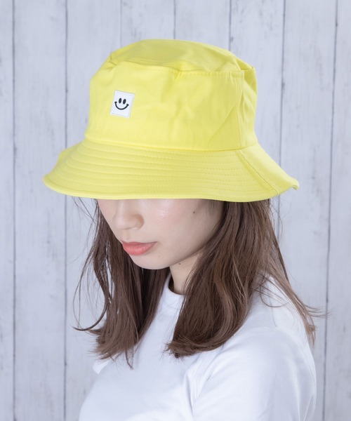Anuenue（アヌエヌエ）の「スマイルワンポイント バケットハット（ハット・レディース・ホワイト/ブラック/ベージュ/ブルー/ネイビー/パープル/イエロー/ピンク/ワインレッド・S/M）」の7枚目の写真